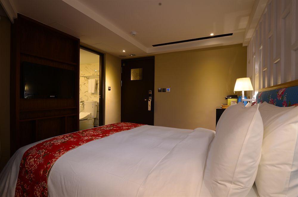 Reddot Hotel Taichung Exterior photo